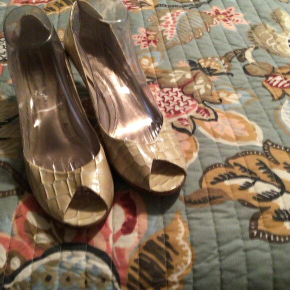 Antonio Melani-Women's Cream Croc Pattern High Heel Shoes size 8.5 m - Picture 2 of 5